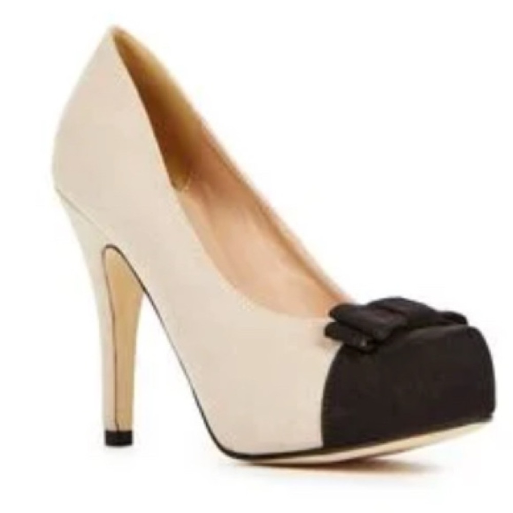 •JUST FAB•KAROLE TAN/BLACK SUEDE COLORBLOCK BOW STILETTO SIZE 8 EUC